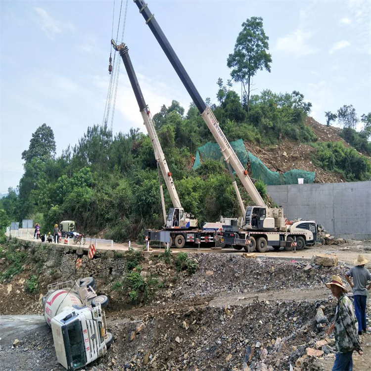 晋州汽车掉沟里叫吊车救援要多少钱